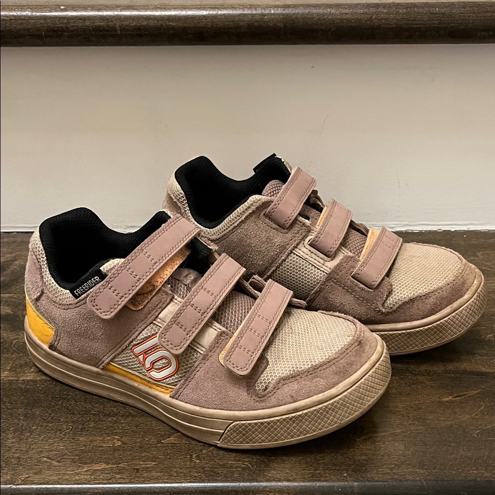 Youth size 3.5 Adidas Five Ten Freerider Mountain Bike Shoes